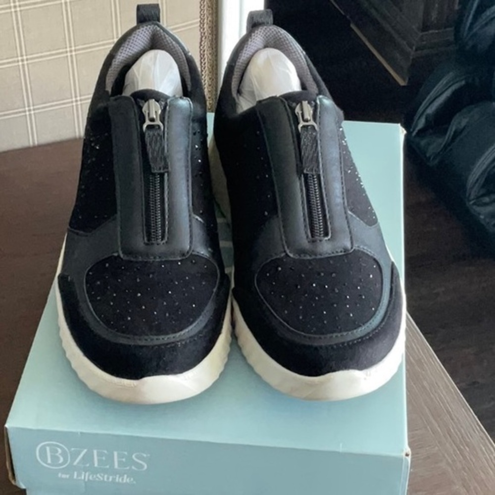 BZees Black Rhinestones Slip On Poppyseed Comfort Shoes Women’s Size 9M